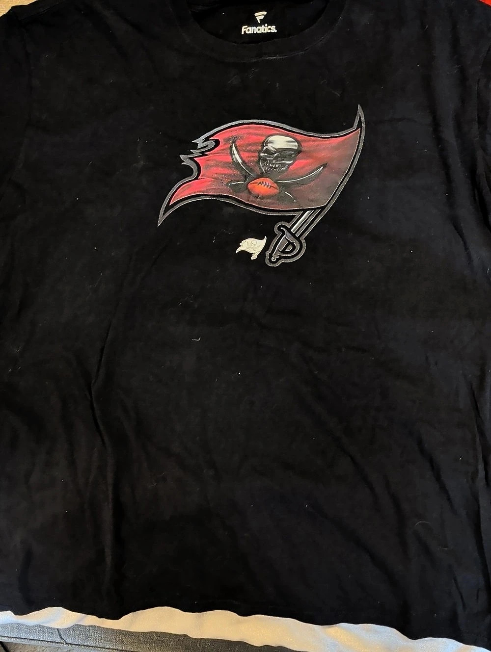 Fanatics Tampa Bay Buccaneers Primary Logo T-Shirt Men's Black & Red Tee